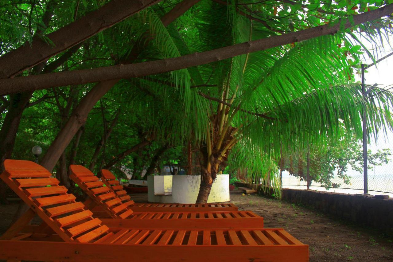 Fx72 Beach Resort Maumere Dış mekan fotoğraf
