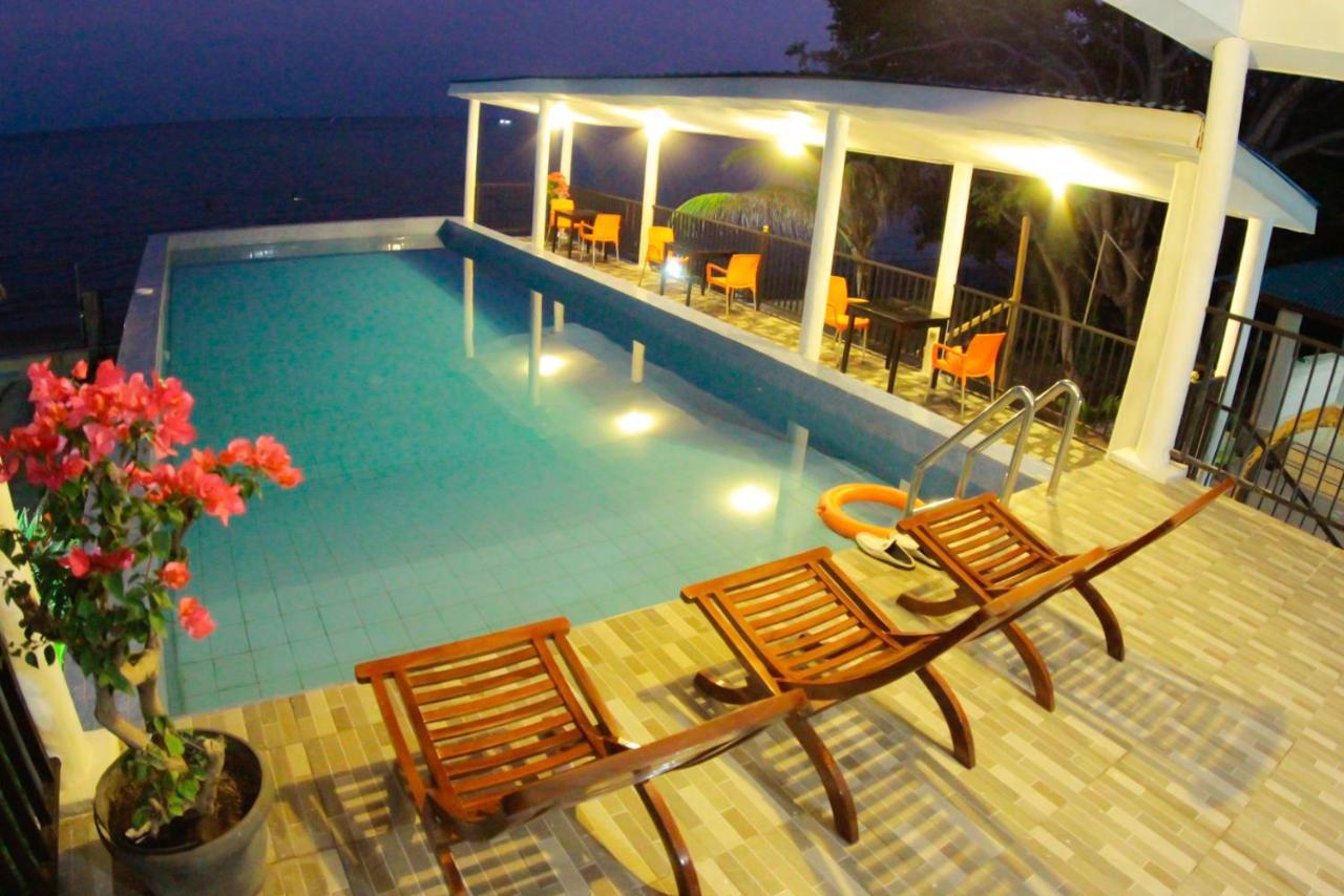 Fx72 Beach Resort Maumere Dış mekan fotoğraf